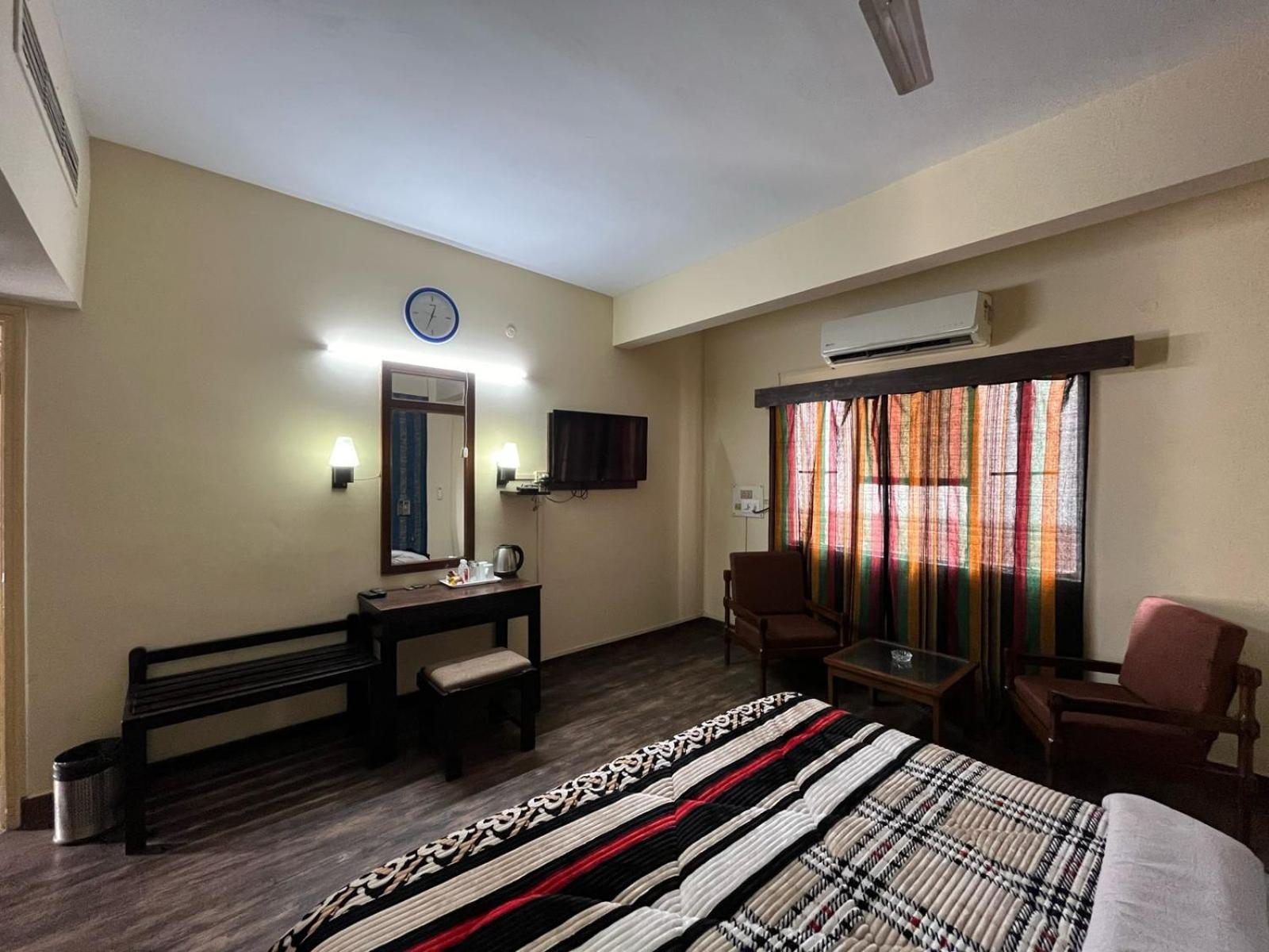 Gautam Hotel Varanasi Exterior foto