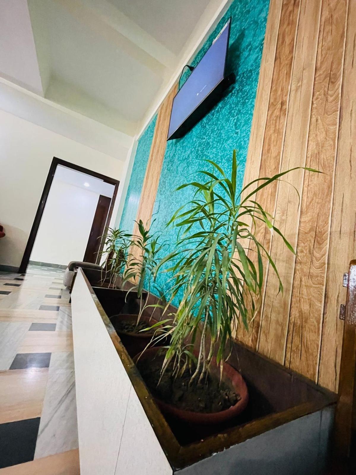 Gautam Hotel Varanasi Exterior foto